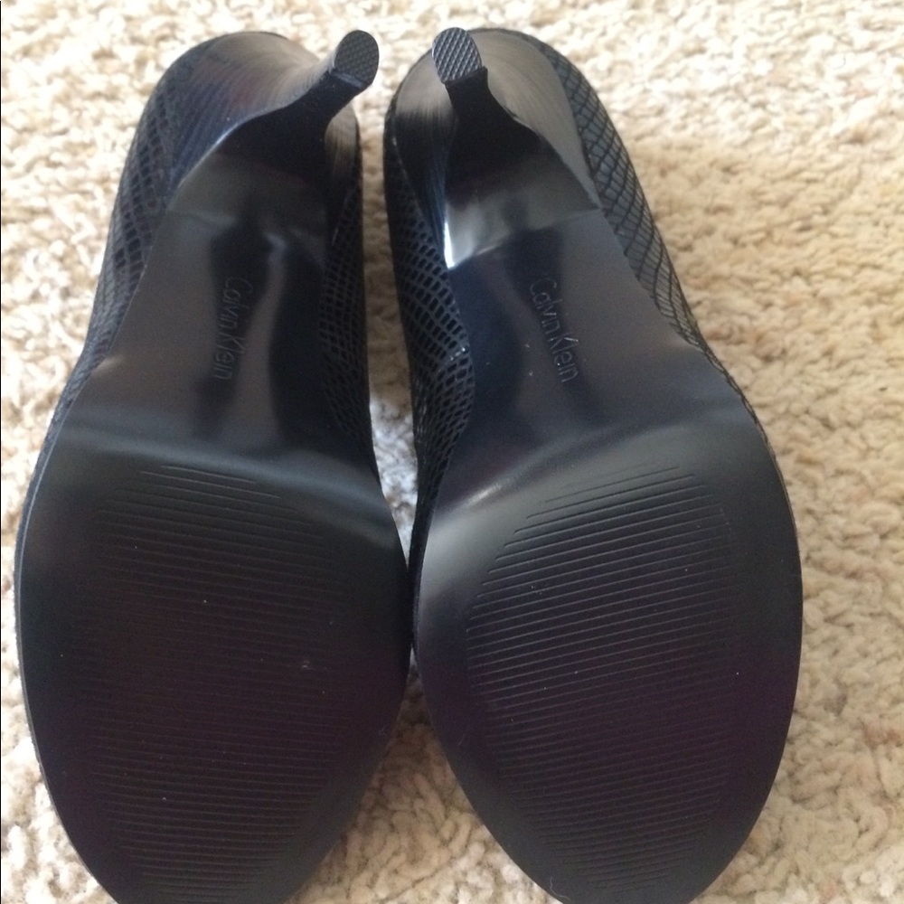 Calvin Klein peep toe heels - Picture 4 of 9
